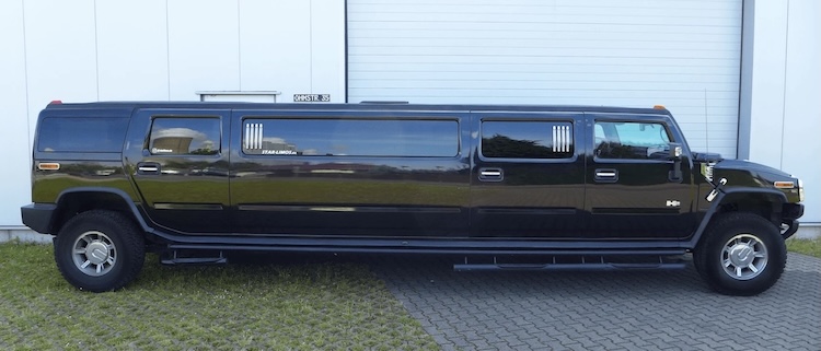 Seitenansicht von Hummer H2 Stretchlimo in Dortmund