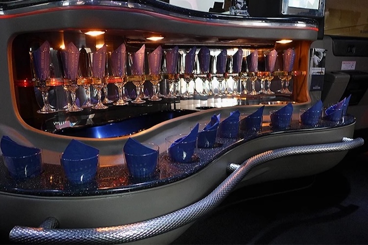 bar von Hummer H2 Stretchlimo in Dortmund