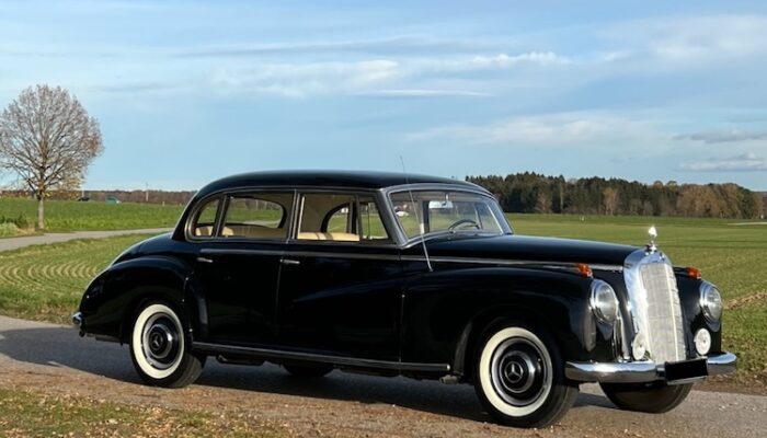 Mercedes-Benz 300 Adenauer mieten in München