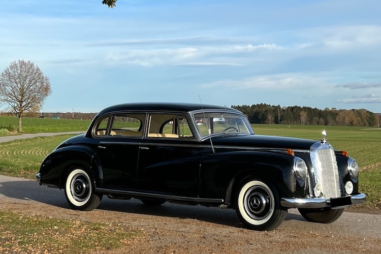 Mercedes-Benz 300 Adenauer mieten in München