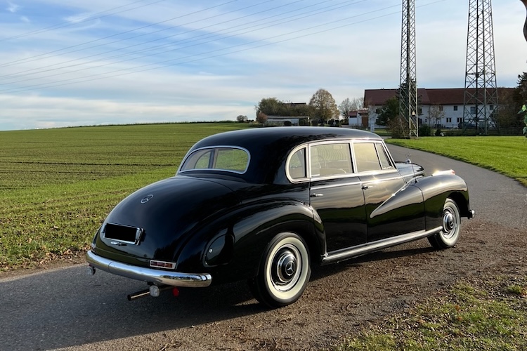 Heckansicht vom Mercedes-Benz 300 Adenauer Oldtimer in München