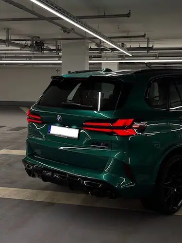 Heckansicht vom BMW X5M Competition in München