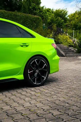 Seitenansicht von der Audi RS3 Limousine in Ulm