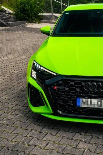 Frontansicht von der Audi RS3 Limousine in Ulm