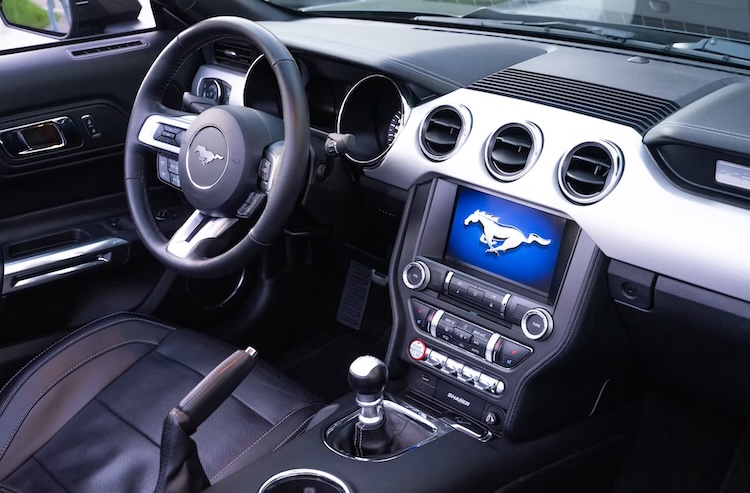 Interior vom Ford Mustang GT Cabrio in Nürnberg