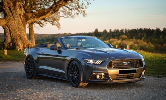 Ford Mustang GT Cabrio mieten in Nürnberg