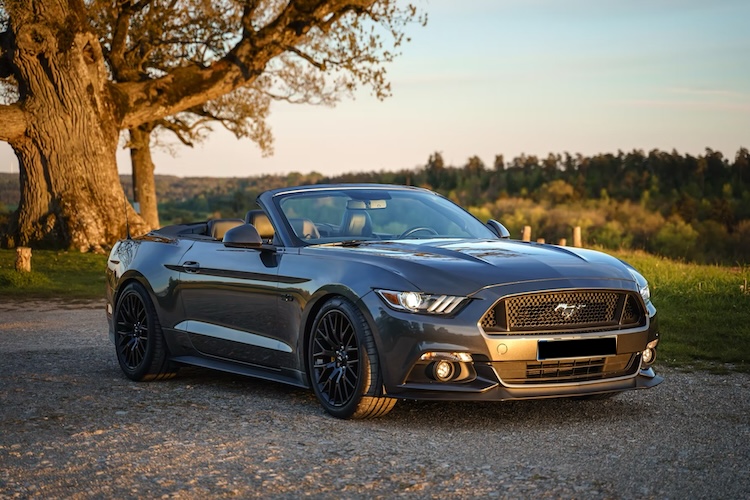 Ford Mustang GT Cabrio mieten in Nürnberg