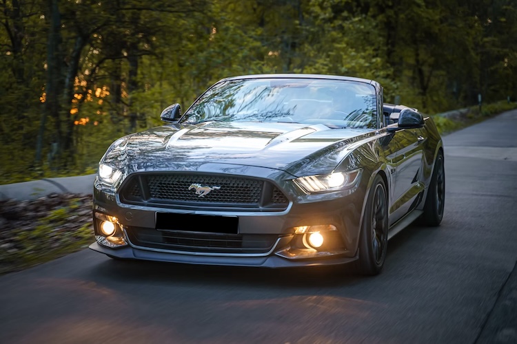 Frontansicht vom Ford Mustang GT Cabrio in Nürnberg