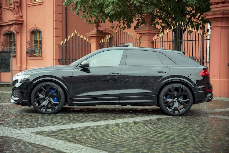 Seitenansicht vom Audi RSQ8 in Frankfurt