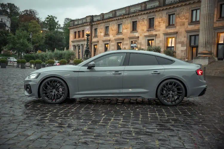Seitenansicht vom Audi RS5 ABT in Frankfurt