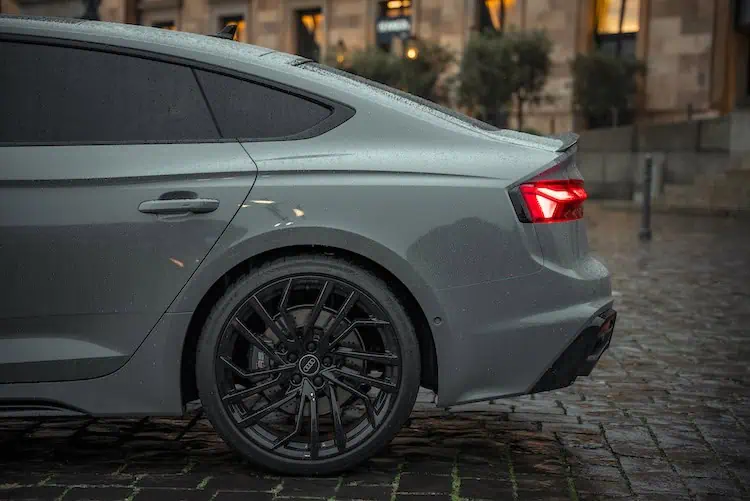 Seitenansicht vom Audi RS5 ABT in Frankfurt