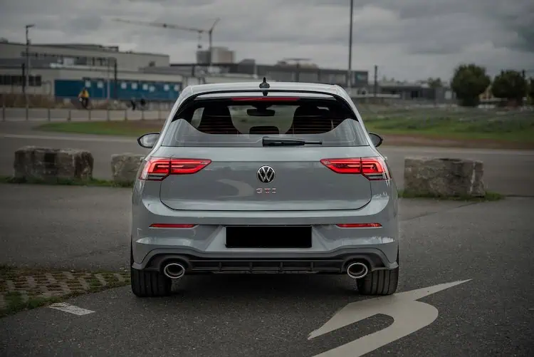 Heckansicht vom Golf 8 GTI Clubsport in Frankfurt