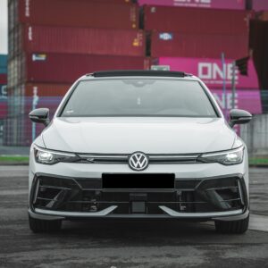 Frontansicht vom Golf 8 R in Frankfurt