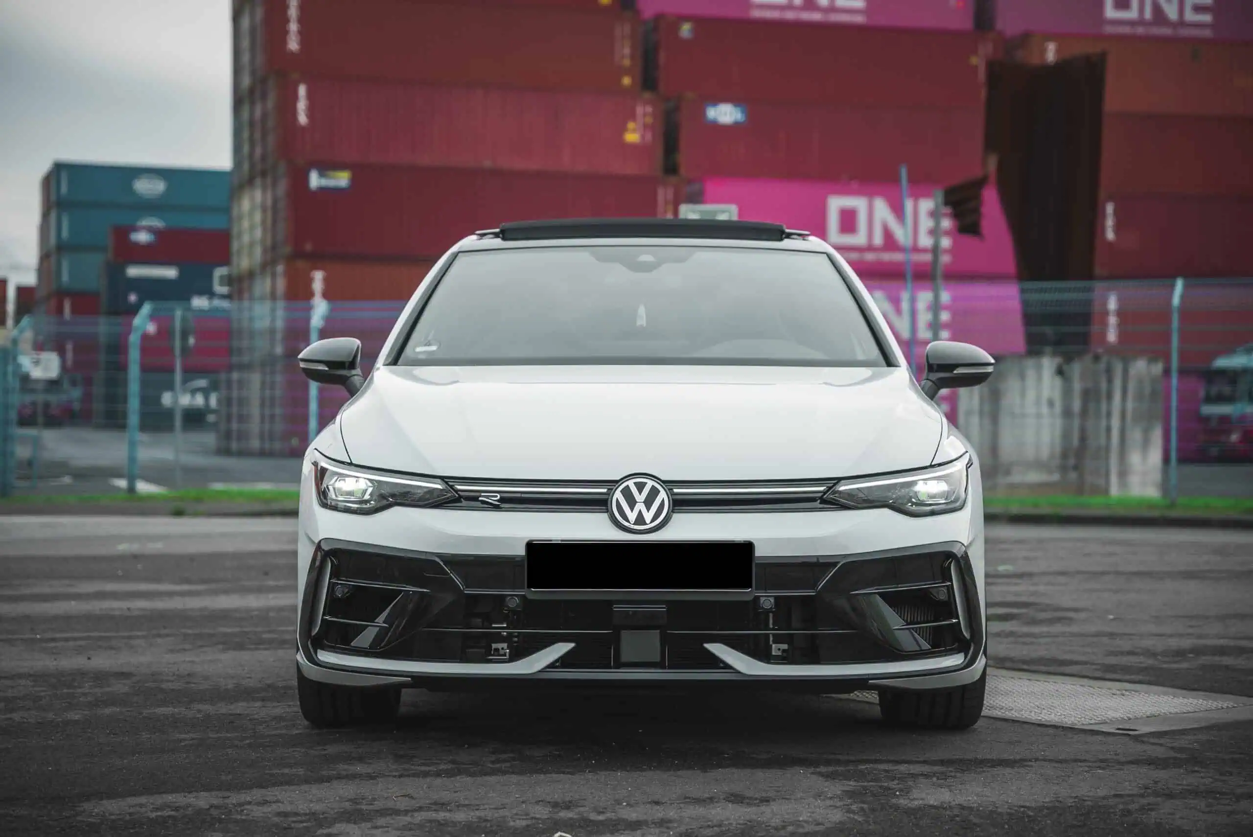 Frontansicht vom Golf 8 R in Frankfurt