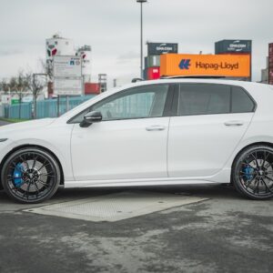 Seitenansicht vom Golf 8 R in Frankfurt
