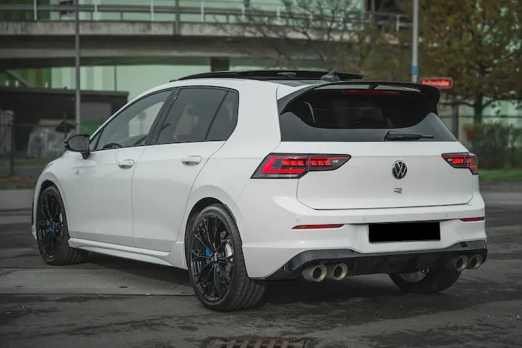 Heckansicht vom Golf 8 R in Frankfurt