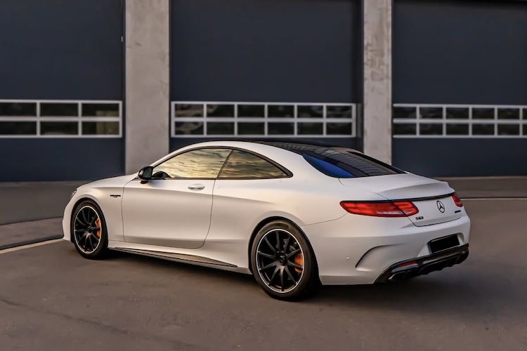 Seitenansicht hinten vom Mercedes S63 AMG Coupe in Siegen