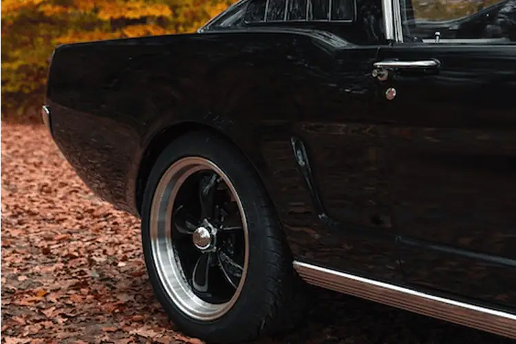 Seitenansicht vom Ford Mustang Fastback Oldtimer in Hamburg