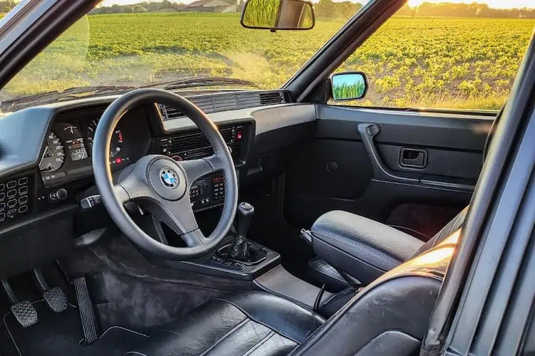 Innenraum vom BMW 635 CSi E24 in München