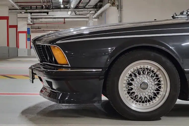 Seitenansicht vom BMW 635 CSi E24 in München