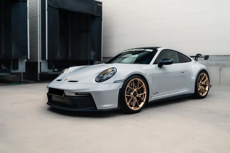 Seitenansicht vorne vom Porsche 911 GT3 in Stuttgart