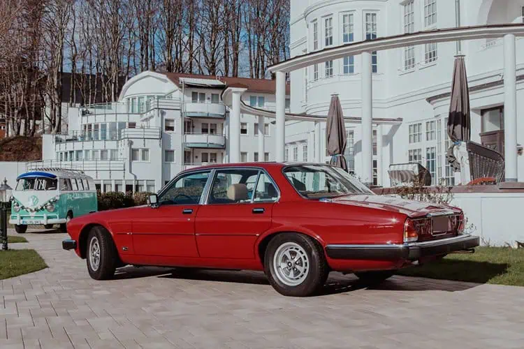 Seitenansicht vom Jaguar XJ6 Oldtimer in Flensburg