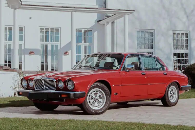 Frontansicht vom Jaguar XJ6 Oldtimer in Flensburg