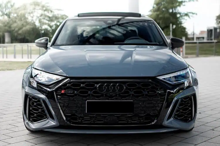 Frontansicht vom Audi RS 3 in Düsseldorf
