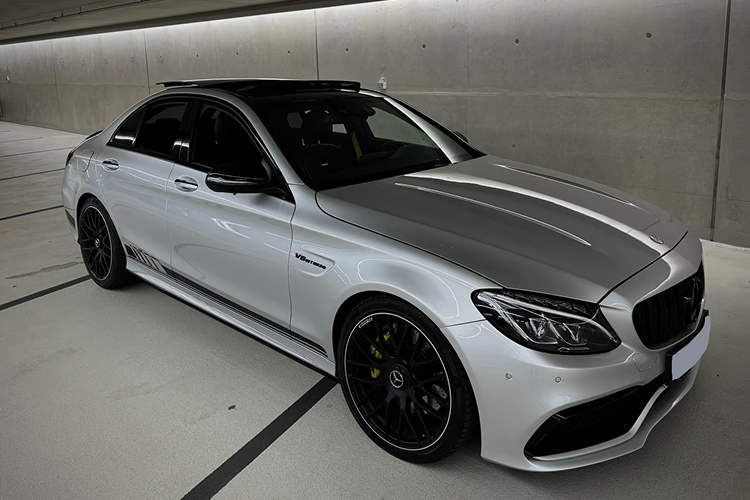 Mercedes C63 AMG mieten in Düsseldorf