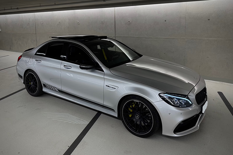 Seitenansicht Mercedes C63 AMG in Düsseldorf