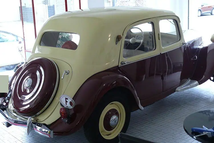 Heckansicht vom Citroen Modell 11 CV Oldtimer in Essen