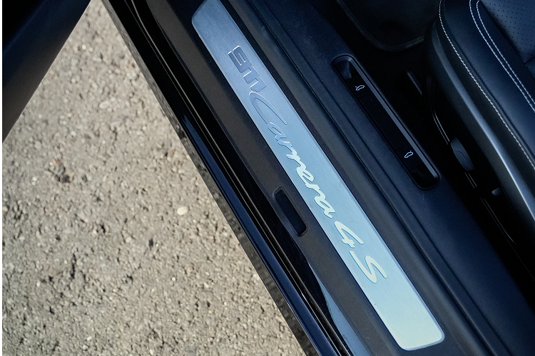 Logo Porsche 992 4S Cabrio in Paderborn