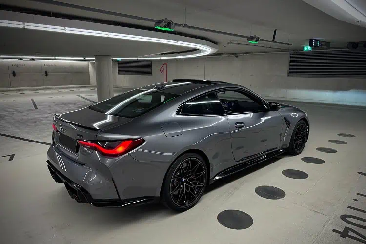 Seitenansicht hinten BMW M4 Competition in Düsseldorf
