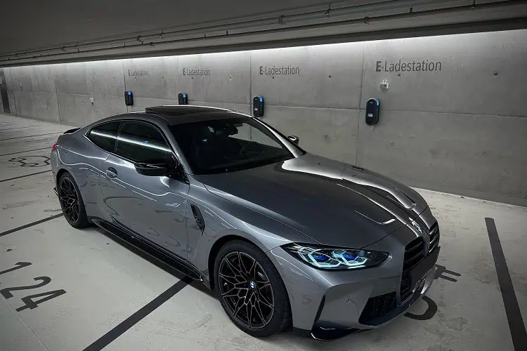 Seitenansicht BMW M4 Competition in Düsseldorf