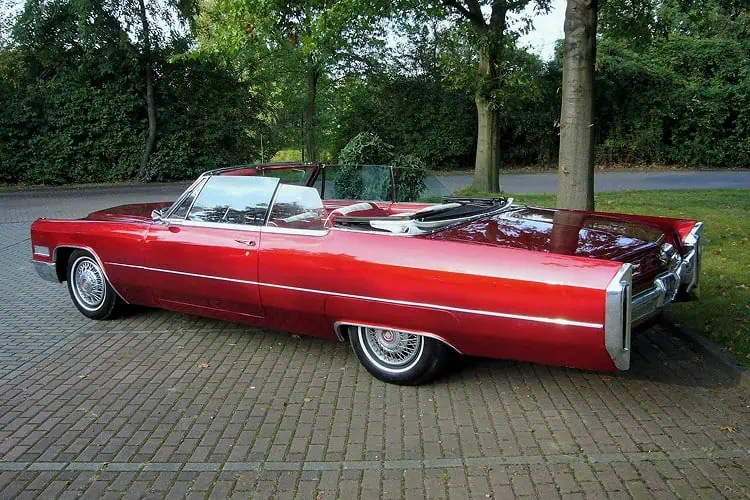 Heckansicht vom Cadillac DeVille Oldtimer in Essen