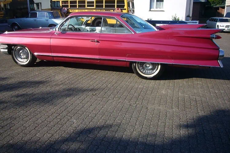 Seitenansicht vom Cadillac DeVille Coupe Oldtimer in Essen