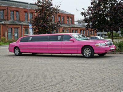 Seitenansicht von Lincoln Town Car Luxus-Limousine in Essen