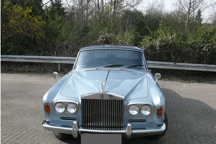 Frontansicht vom Rolls Royce Silver Shadow I Oldtimer in Essen