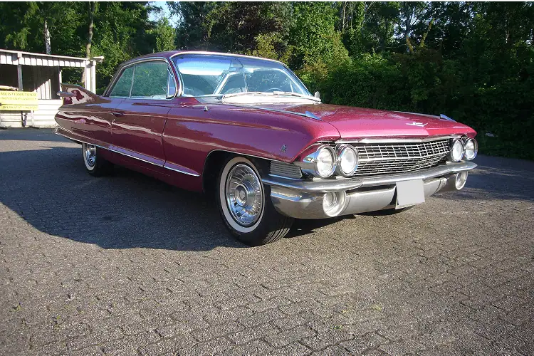 Seitenansicht vom Cadillac DeVille Coupe Oldtimer in Essen