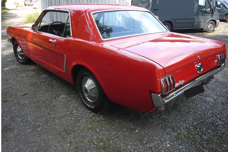 Heckansicht vom Ford Mustang Oldtimer in Essen
