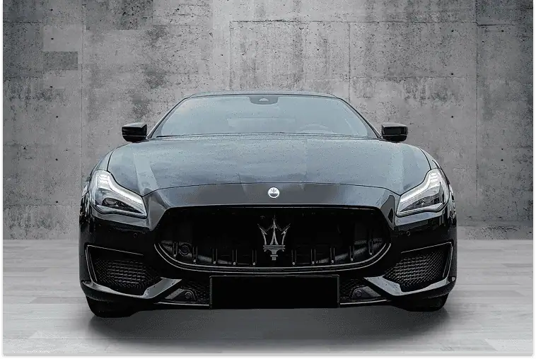 Frontansicht vom Maserati Quattroporte Trofeo in Dresden
