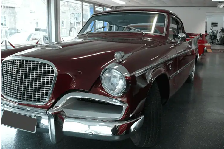 Frontansicht vom Stutebaker Silver Hawk Oldtimer in Essen