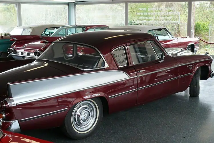 Seitenansicht vom Stutebaker Silver Hawk Oldtimer in Essen