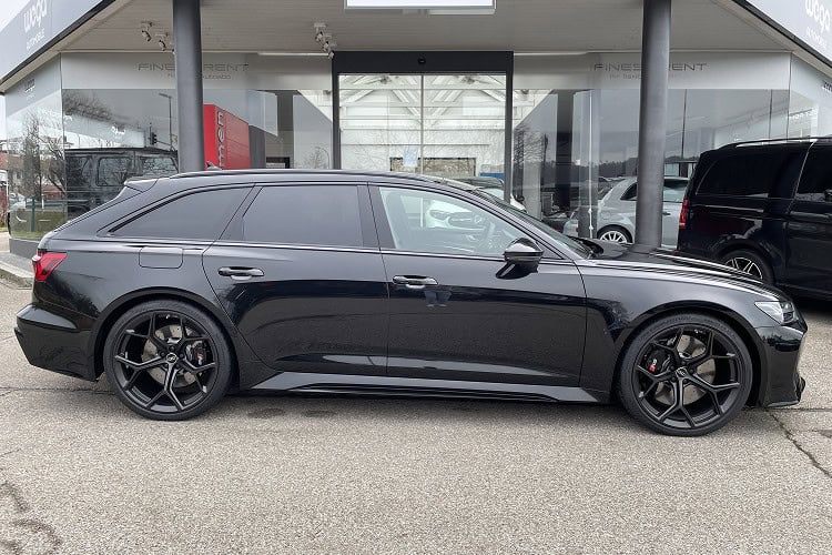 Seitenansicht Audi RS6 Performance Avant in München