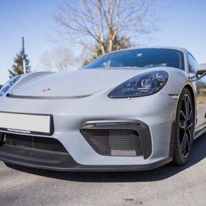 Frontalansicht Porsche Cayman GT4 am Bodensee