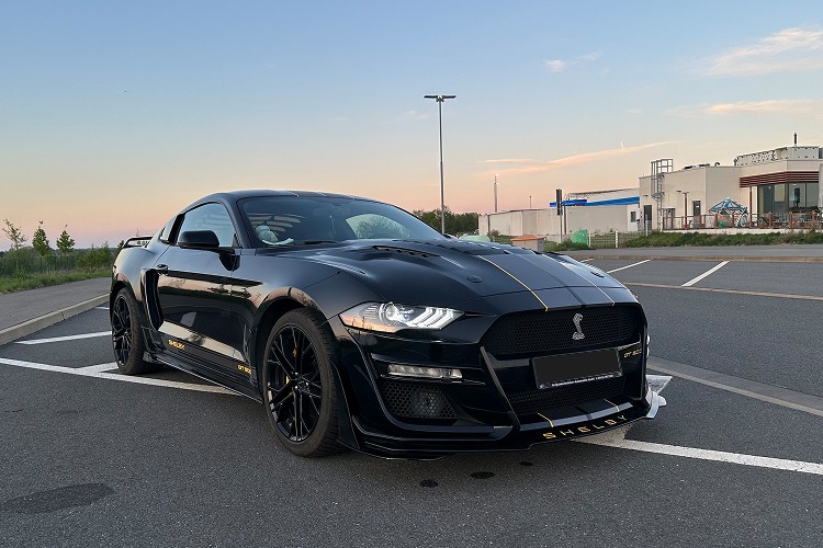Seitenansicht rechts Ford Mustang 2.3 Ecobooster in Braunschweig