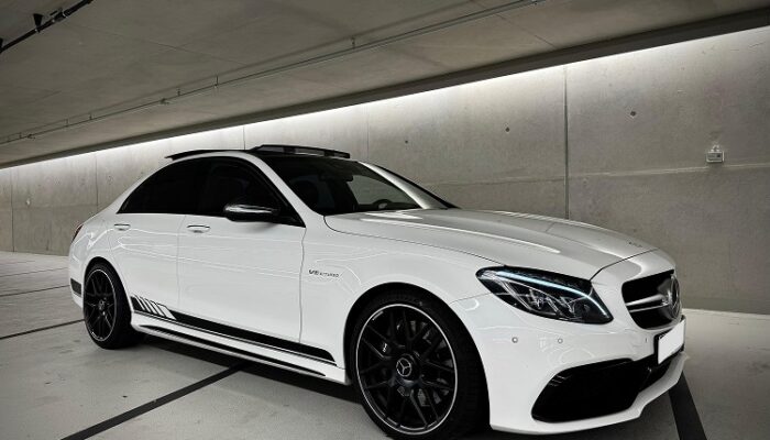 Mercedes C63 AMG mieten in Düsseldorf
