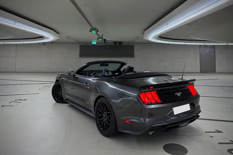 Heckansicht Ford Mustang Cabrio in Düsseldorf