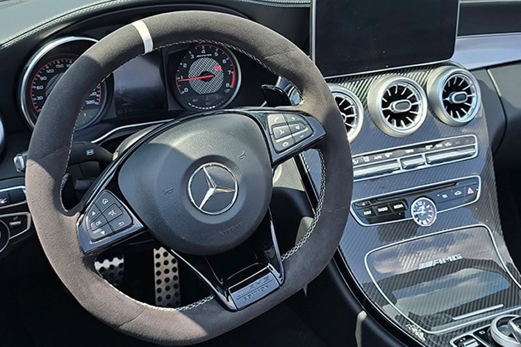 Lenkrad Mercedes-AMG C63 S Cabrio in Stuttgart