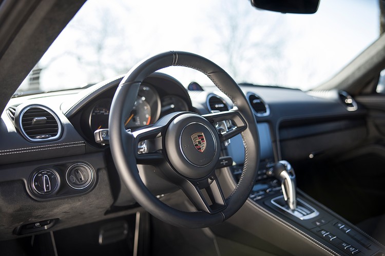 Interior Porsche Cayman GT4 am Bodensee